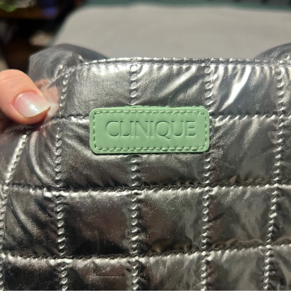Clinique metallic puff tote bag - Picture 3 of 6